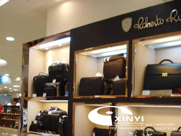 皮具柜展示